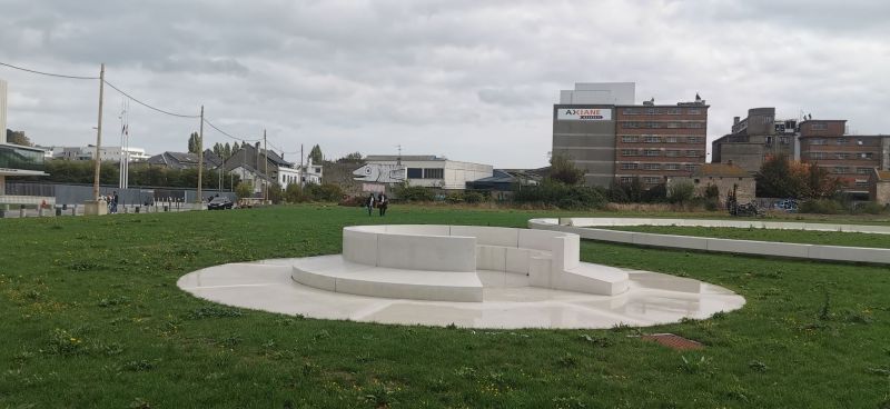 Fichier:La grande pelouse.jpg